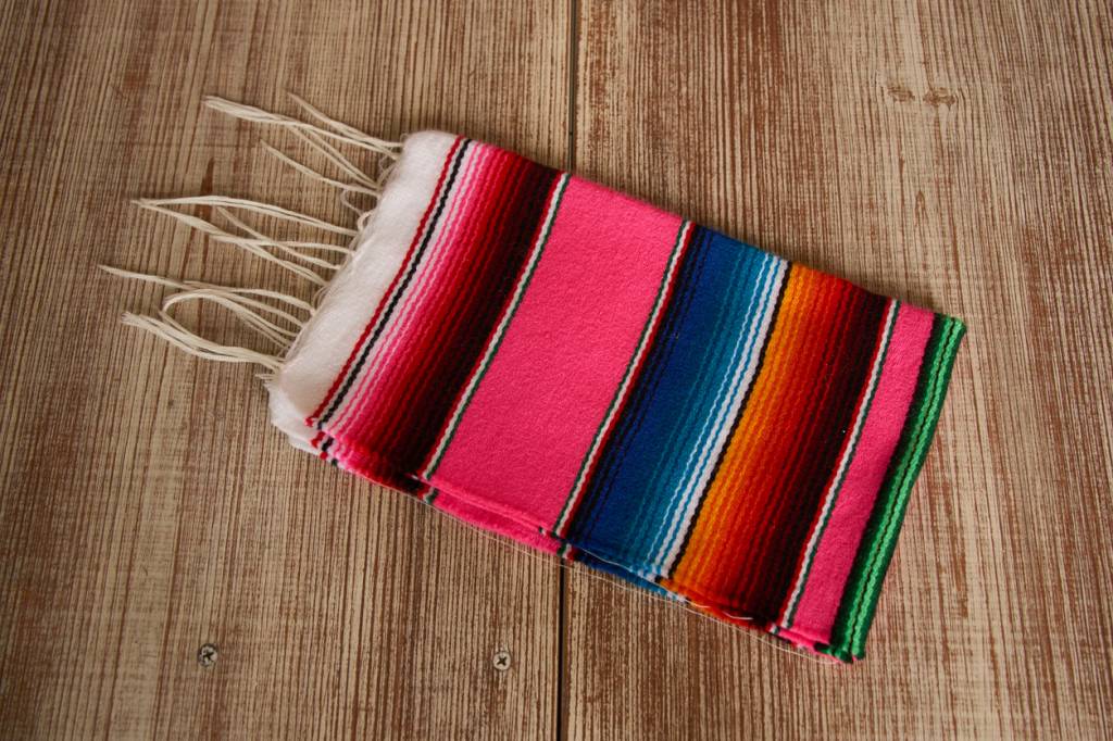 différence poncho serape