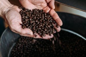Investir dans une machine à café en grains : guide pratique